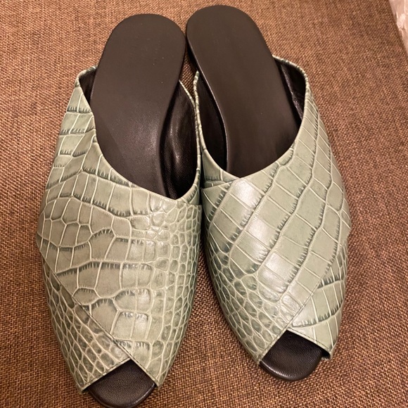 New! Leather croc slides from Trademark - Picture 4 of 5